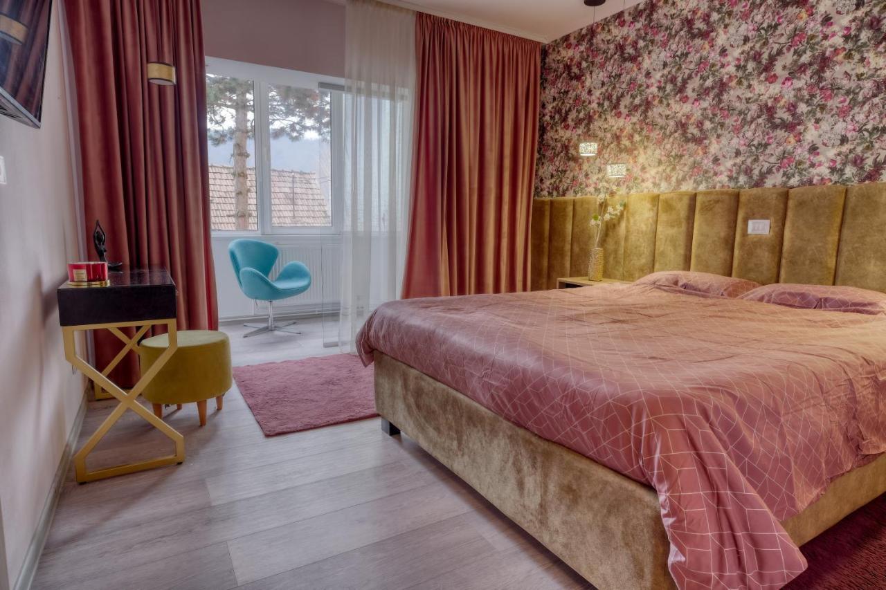 Central Luxury Apartment With City View Brasov Bagian luar foto