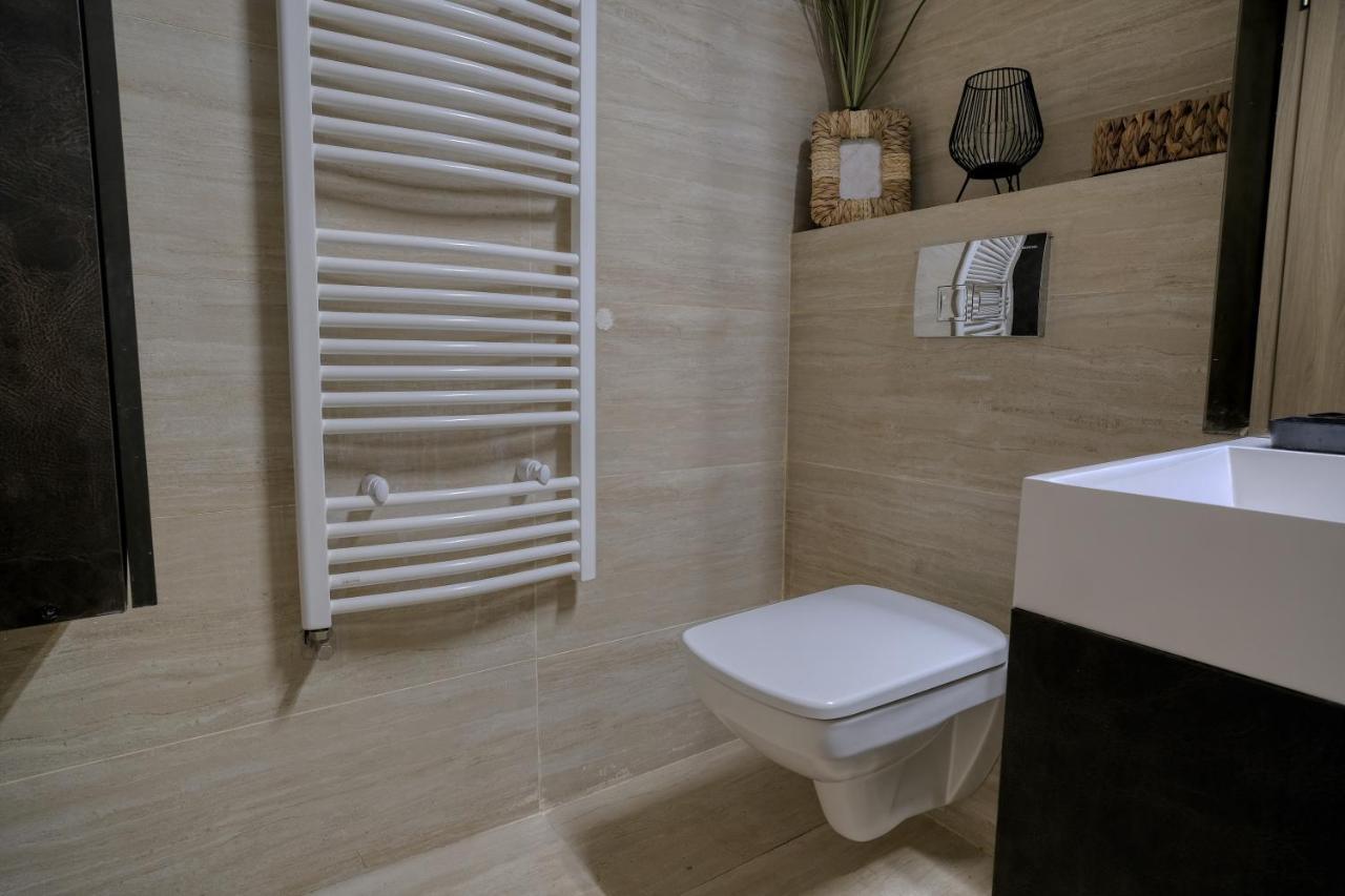 Central Luxury Apartment With City View Brasov Bagian luar foto