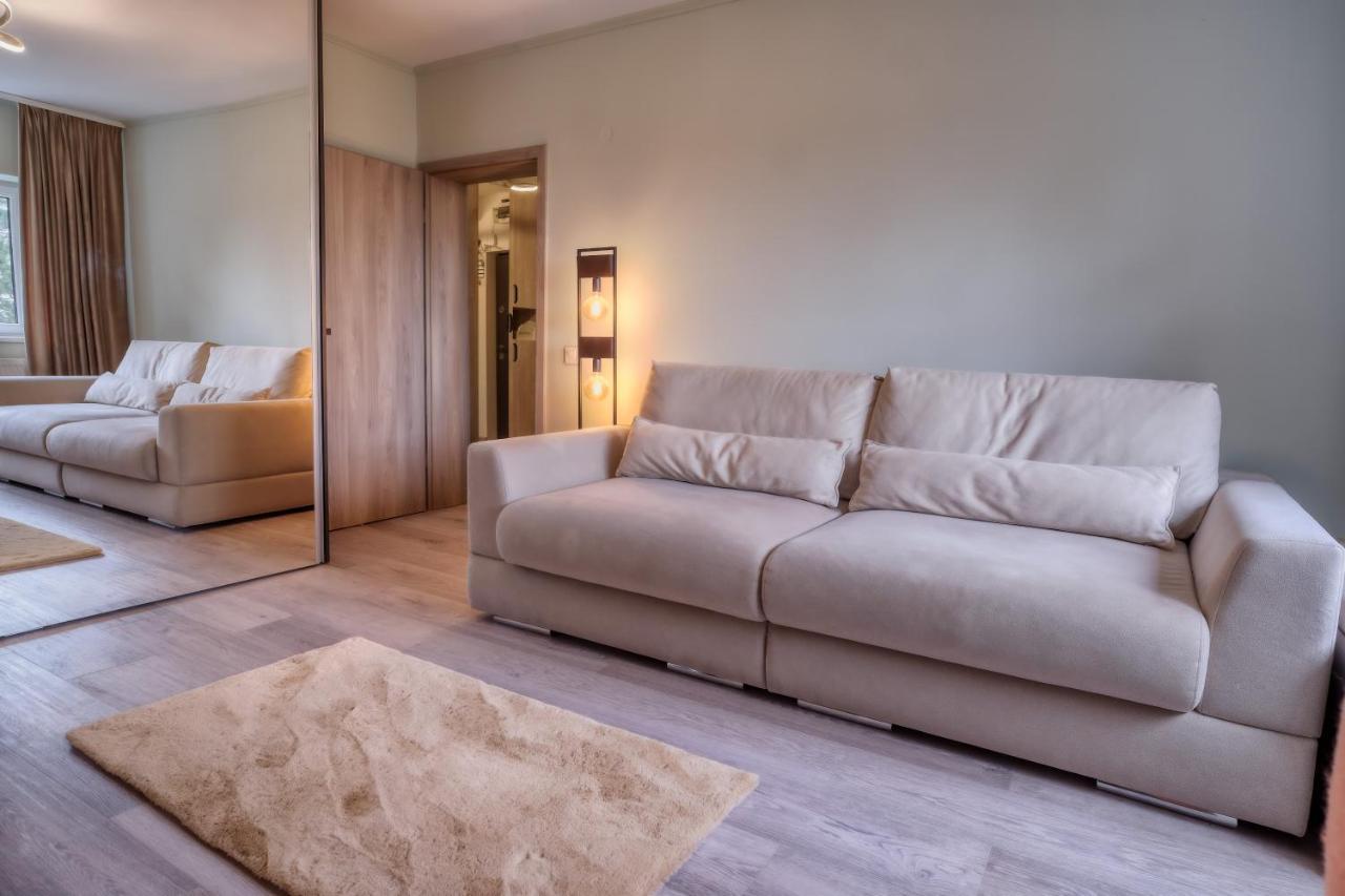 Central Luxury Apartment With City View Brasov Bagian luar foto