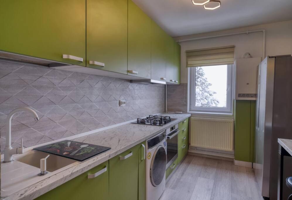 Central Luxury Apartment With City View Brasov Bagian luar foto