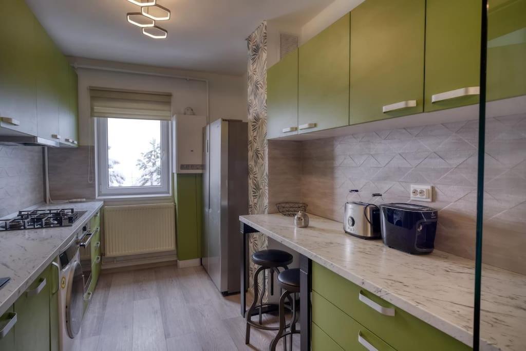 Central Luxury Apartment With City View Brasov Bagian luar foto