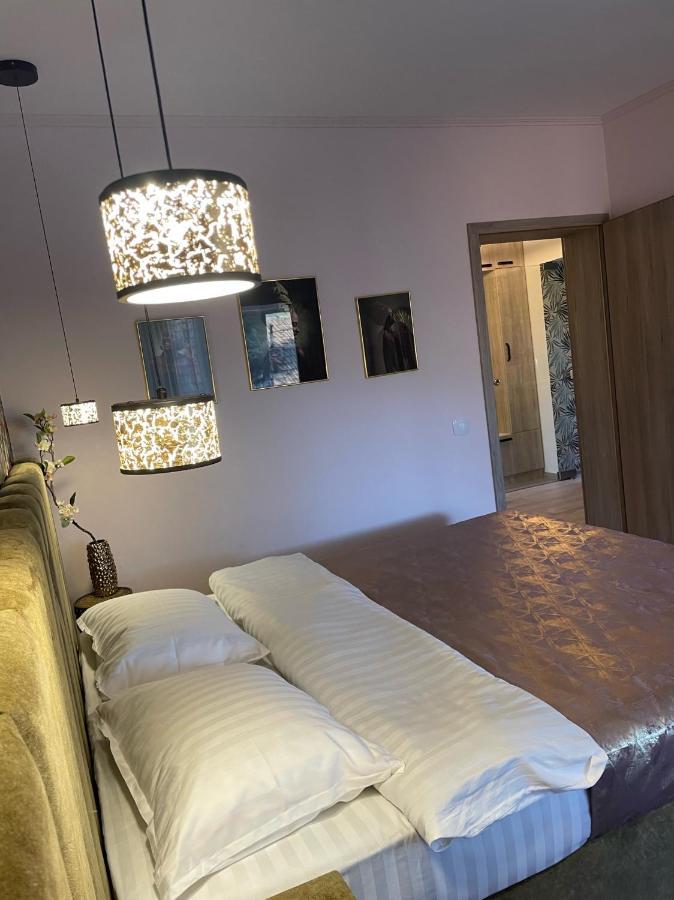 Central Luxury Apartment With City View Brasov Bagian luar foto