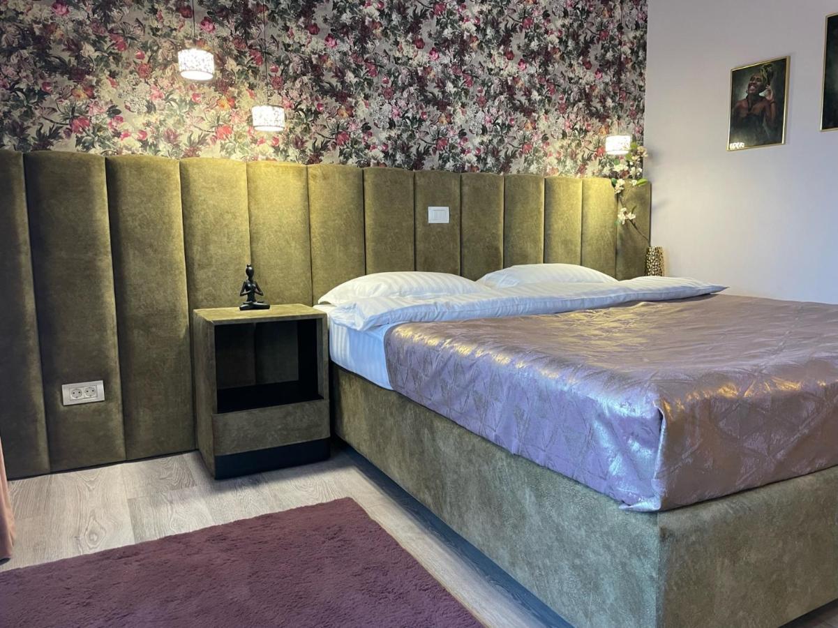 Central Luxury Apartment With City View Brasov Bagian luar foto